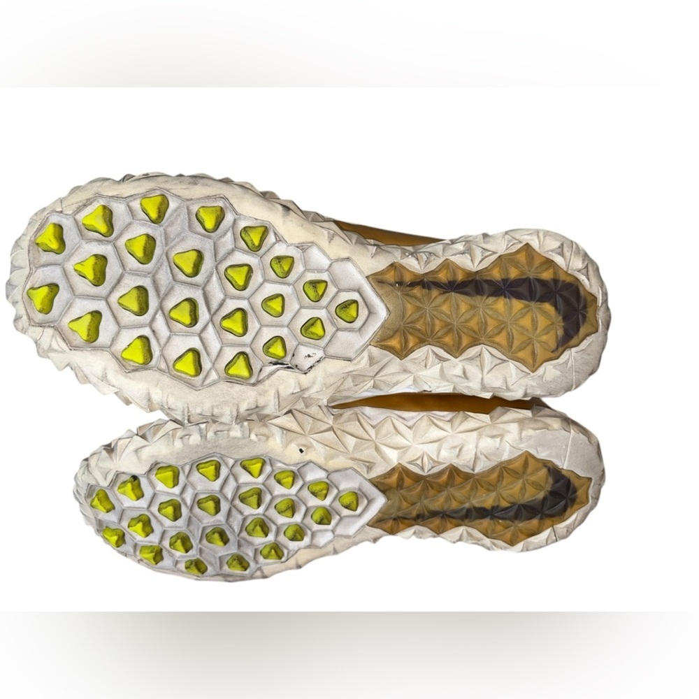 SOLD
NIKE ALPHA HUARACHE 6 ELT TF LAX LE SIZE 9 White, gold & purple shoes - Picture 5 of 15
